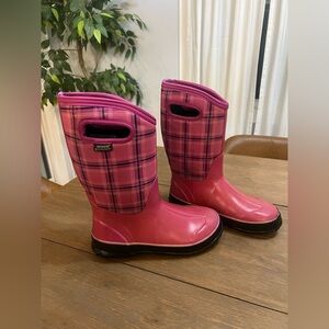 BOGS Kids Classic Winter Plaid Boots, pink, youth size 6